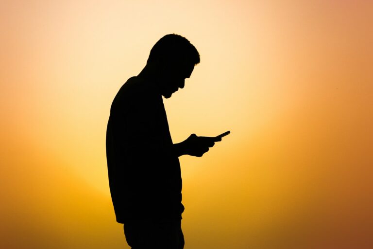 Vacanze nell'era digitale: 8 suggerimenti chiave per salvaguardare la tua sicurezza
